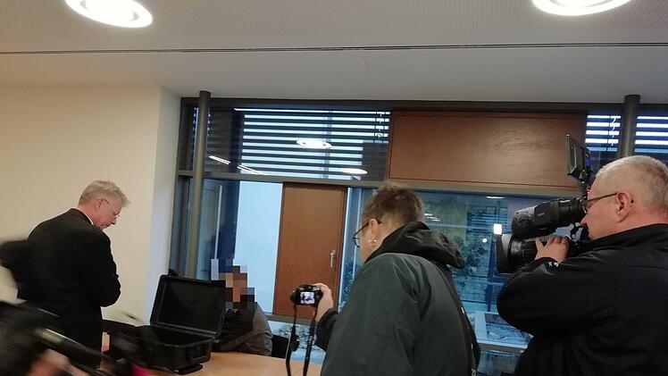 Der Angeklagte im Pool-Schlitzer-Prozess ist vor dem Kissinger Amtsgericht zu einem Jahr auf Bewährung verurteilt worden.  Foto: Carmen Schmitt