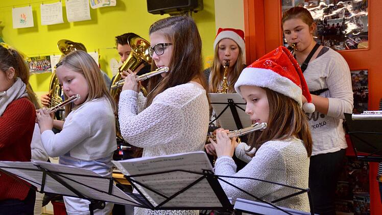 Die Steinacher Musikanten haben sich in den vergangenen Jahren sehr verjüngt und investieren in den Nachwuchs.  Foto: Kathrin Kupka-Hahn/Archiv