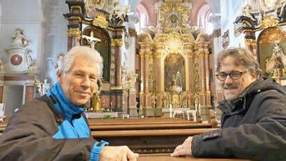 Kirchenpfleger Georg Koch (links) und Architekt Johannes Sieben sind mit dem Ergebnis der Sanierung von St. Martin zufrieden. Foto: Marion Krüger-Hundrup