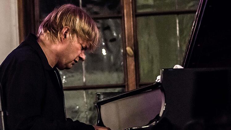 Der finnische Pianist  Iiro Rantala begeisterte als Stargast das Publikum bei der Coburger Jazznacht.Foto: Jochen Berger