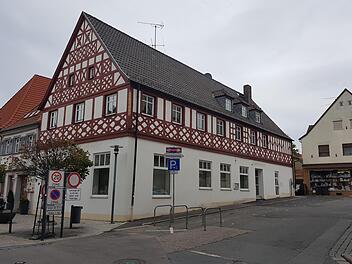 Das Gebäude der ehemaligen Hypo-Vereinsbank wird bald den Besitzer wechseln. Die Stadt hat Interesse, das Haus zu übernehmen.