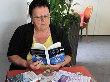 Gertie Martin Schnapp bei der Buchbesprechung zu "Paul" im Haus der Familie in Windheim.  Foto: Werner Vogel
