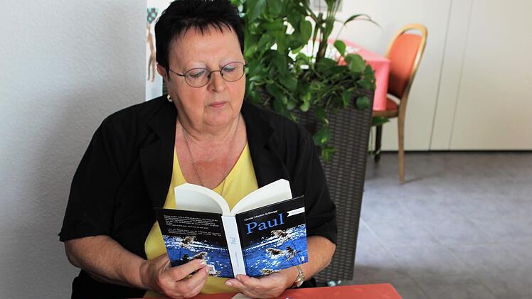 Gertie Martin Schnapp bei der Buchbesprechung zu "Paul" im Haus der Familie in Windheim.  Foto: Werner Vogel