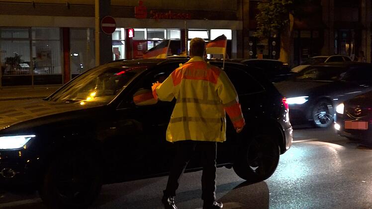 Nürnberg: Nach EM-Spiel - Polizei stoppt hupende Autos am Plärrer