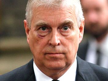 Ex-Prinz Andrew sorgt daf&uuml;r, dass die britische Krone immer mehr in der Kritik steht.