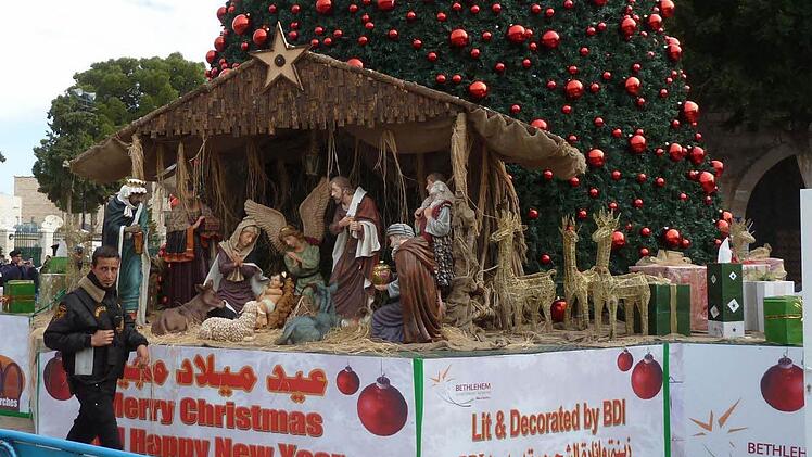 Weihnachtsbaum und Krippe in Bethlehem