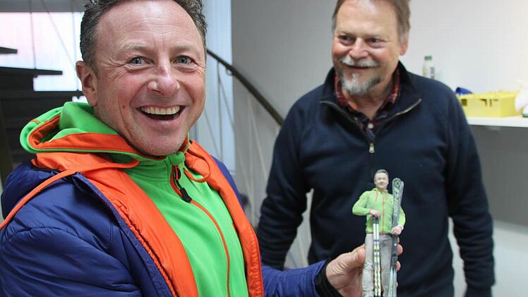 So sieht Begeisterung aus: Fritz Oertel holt die Figur ab. Foto: Stephan Tiroch