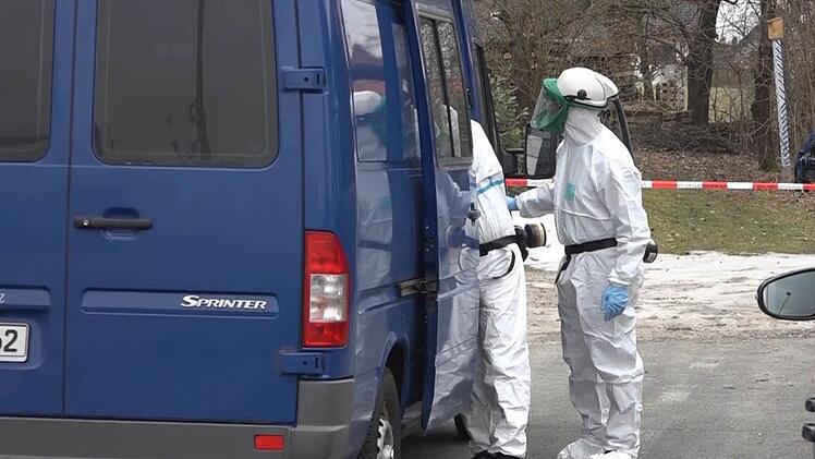 In Kirchehrenbach im Kreis Forchheim wurden Leichen in einer Wohnung entdeckt. Foto: Merzbach/News5