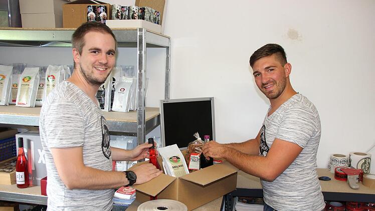 Sebastian Tröster (links) und Christian Roßmann (rechts) im alten Bad Bockleter Lager. Foto: Archiv Johannes Schlereth