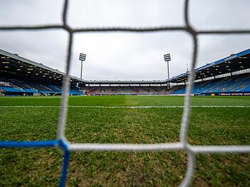 Fu&szlig;balltor st&uuml;rzt auf Kind - tot
