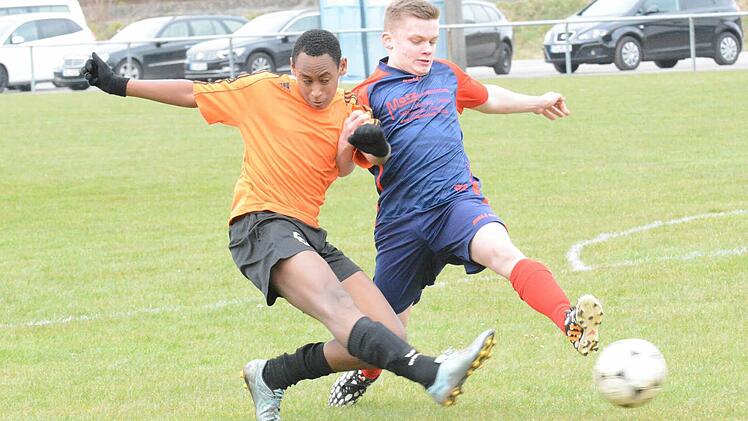 Zum Matchwinner der SG Gräfendorf avancierte Esam Seid (links), hier im Duell mit Falk Kleine von der SG Oehrberg. Foto: ssp