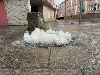 Starkregen in Hof: Feuerwehr r&uuml;ckt zu zahlreichen Unwetter-Eins&auml;tzen aus