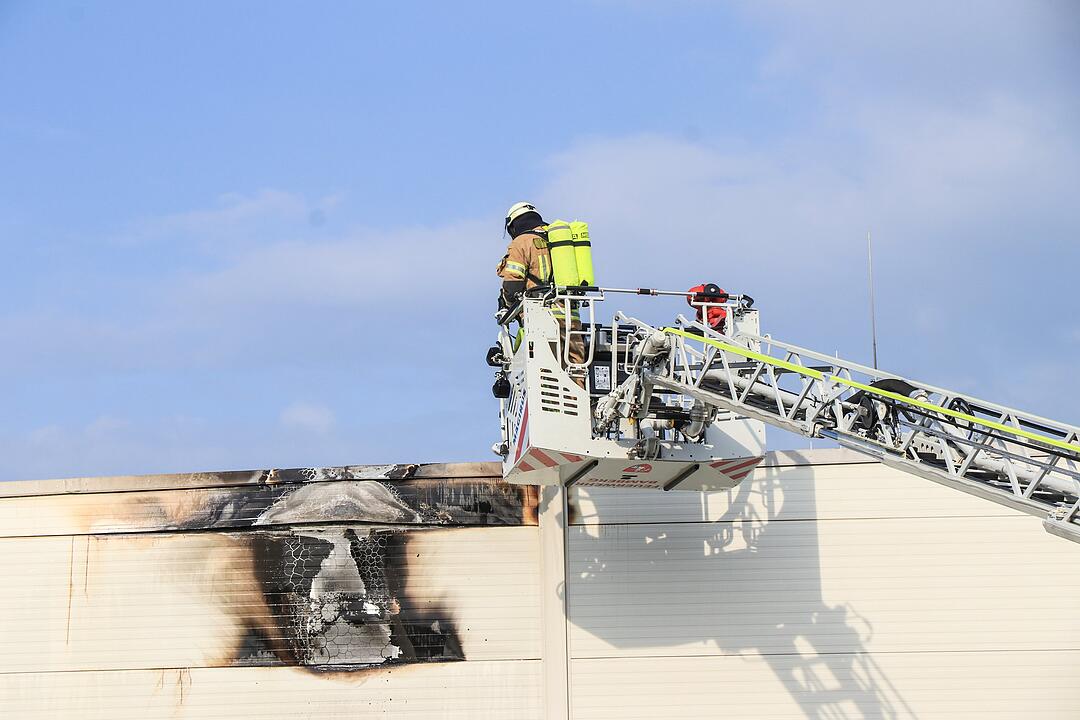 Brand in Lagerhalle in Bamberg