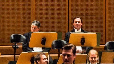 Andrey Godik, der junge Solo-Oboist der Bamberger Symphoniker, wurde nicht nur vom Publikum bejubelt, sondern erhielt auch Applaus von Dirigent Andrea Marcon.Foto: Jochen Berger