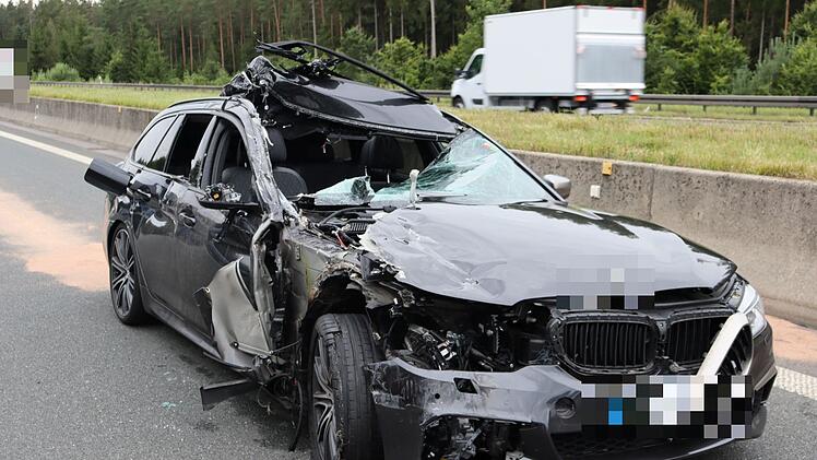 Gl&uuml;ck im Ungl&uuml;ck: Ein Verletzter nach schwerem Verkehrsunfall auf der A9