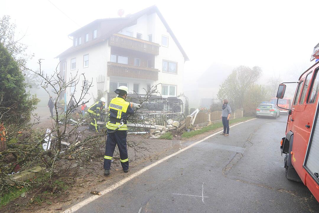 Landkreis Forchheim: Transporter landet in Garten