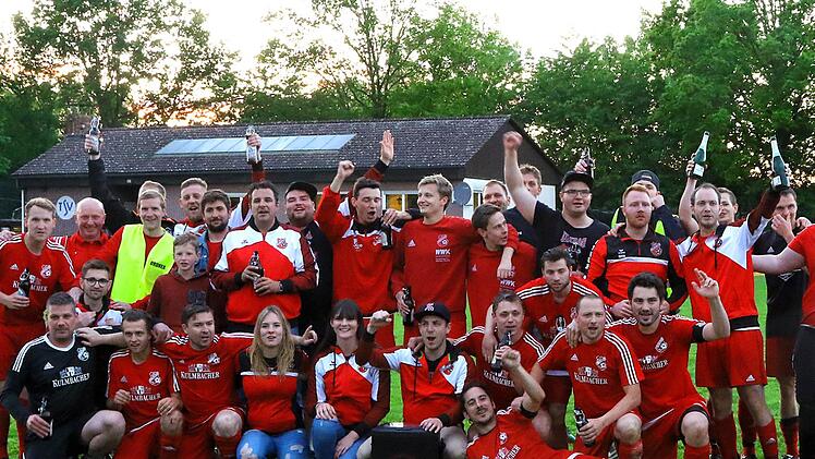 Die Kirchleuser Kicker kehren nach dreij&auml;hrigem A-Klassen-Dasein in die Kreisklasse zur&uuml;ck. Fotos: Monika Limmer