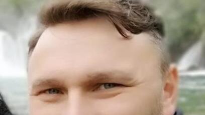 Andreas Heckmann, Vater und Rechtsanwalt aus Rettern:  "Meine Tochter besucht die 2. Klasse der St. Anna-Grundschule und hat bis jetzt  überhaupt keine Probleme damit, die Maske zu tragen.  Helena achtet oft selber drauf, ich muss es ihr nicht sagen, sie macht es automatisch. Wenn die Kids die Maske nun den ganzen Tag tragen müssen, auch im Unterricht, kann sich diese positive Stimmung natürlich auch verändern. Aber ich denke,  sie kriegen es hin. Gerade durch das Zusammengehörigkeitsgefühl, ...