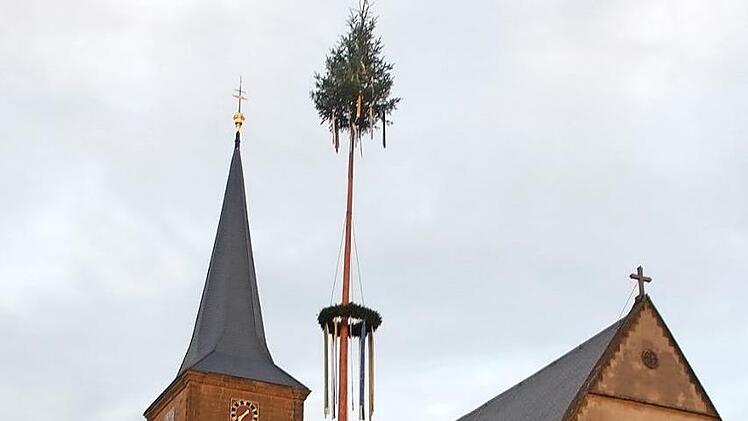 Sonst Treffpunkt der Massen: der Kerwasbaam in Scheßlitz