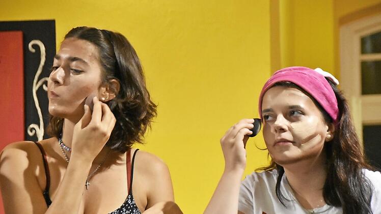 Auch eine Schminkanleitung gehörte bei den "Schauspielkids" zum Programm.