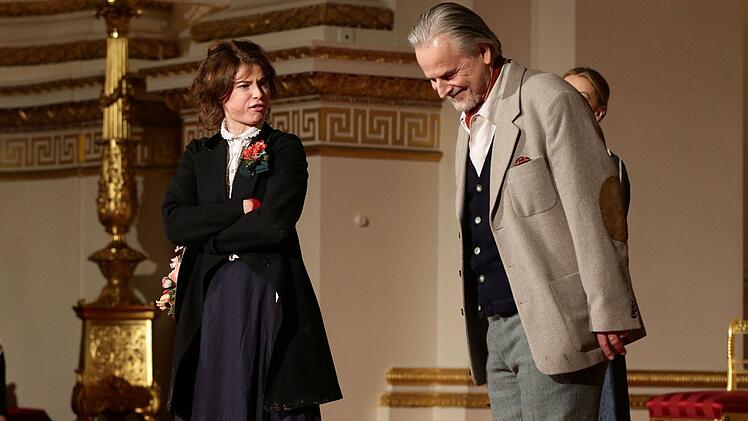 Buckley, hier bei einer Auff&uuml;hrung im Buckingham Palast 2014, begann ihre Schauspielkarriere auf der Theaterb&uuml;hne.