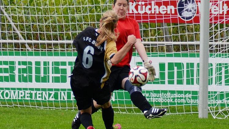 Gegen die Gloria hatte der FC beim 12:1-Sieg in der Kreisliga keine Probleme. Hier erzielte Alex Loukas eines ihrer vier Tore. Fotos: Katharina Sturm
