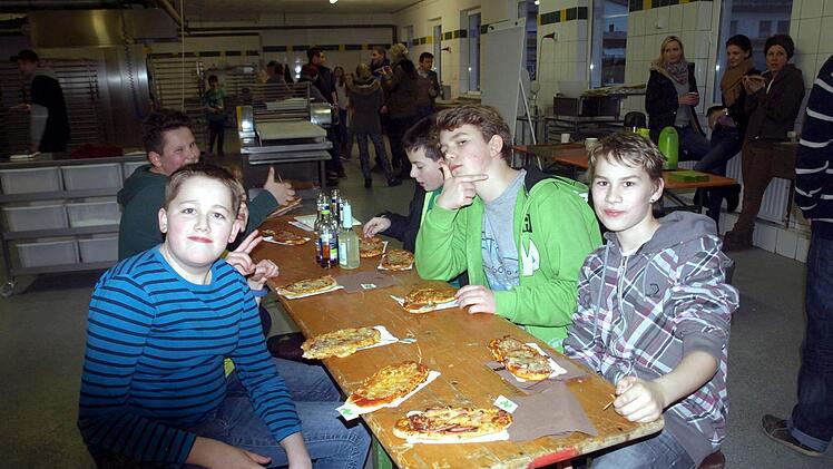 Nach getaner "Ideenarbeit" gab es Pizza frisch aus dem Backofen.