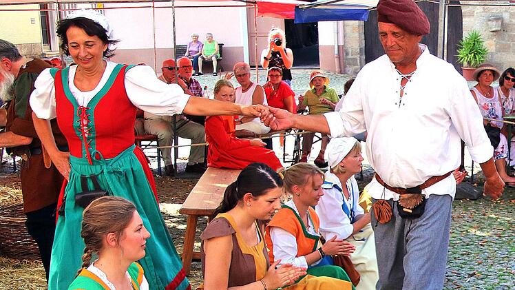 Der Tanz der Landsknechte und Marketenderinnen war gut einstudiert. Foto:  Dieter Britz