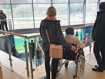 Lucia Taschner und Reiner Balk begleiten ihren Fahrgast aus Herzogenaurach an die Nordsee.  Foto: privat