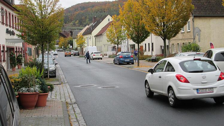 Die Gemeinde Euerdorf möchte nach wie vor einen sicheren Fußgänger-Überweg in der Ortsmitte durchsetzen. Foto: Winfried Ehling