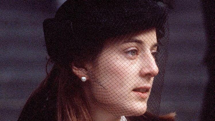 Diana Spencer war nicht die erste Frau, der Charles einen Antrag machte: Seinem Biografen Jonathan Dimbleby zufolge bat er 1979 Lady Amanda Knatchbull (Bild) um ihre Hand.