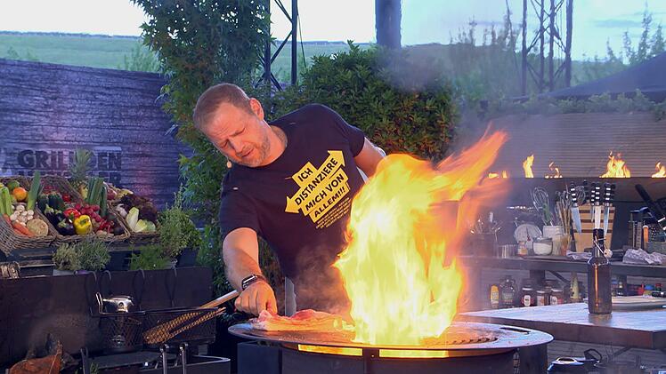 Am Einsatz liegt's nicht. "Ich bin hei&szlig; wie Frittenfett." Und entsprechend l&auml;sst Mario Barth auch die Flammen am Grill lodern.