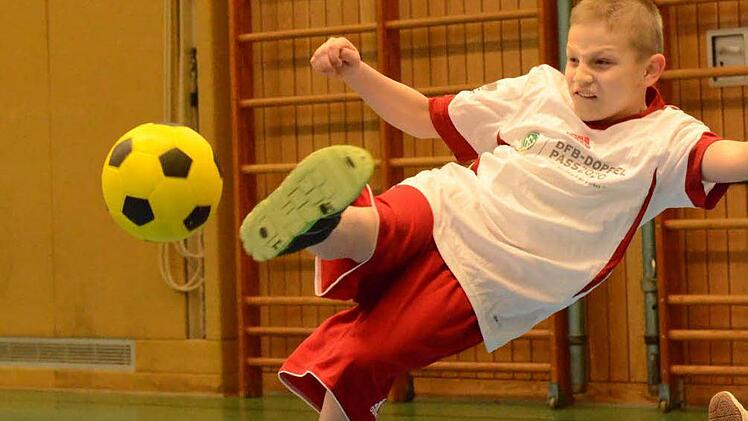 Vergnügen ist garantiert bei der Fußball-AG in der Großgemeinde Oerlenbach. Foto: Jürgen Schmitt