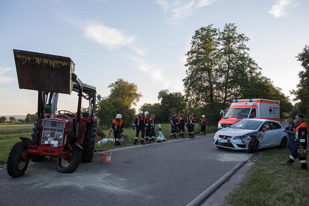 Kreis Ansbach: 22-Jähriger kollidiert bei Heglau mit Traktor
