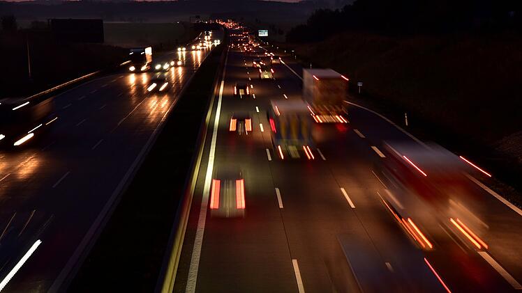 Schwerer Unfall auf der A9 zwischen Pegnitz und Trockau: Eine Person wird lebensgefährlich verletzt.