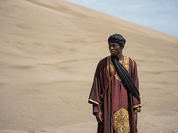 Globales Abenteuer, Coming of Age und schwarze Selbstermächtigung: George Washington Black (Ernest Kingsley Junior) sucht in der Wüste nach Spuren und Erkenntnissen.