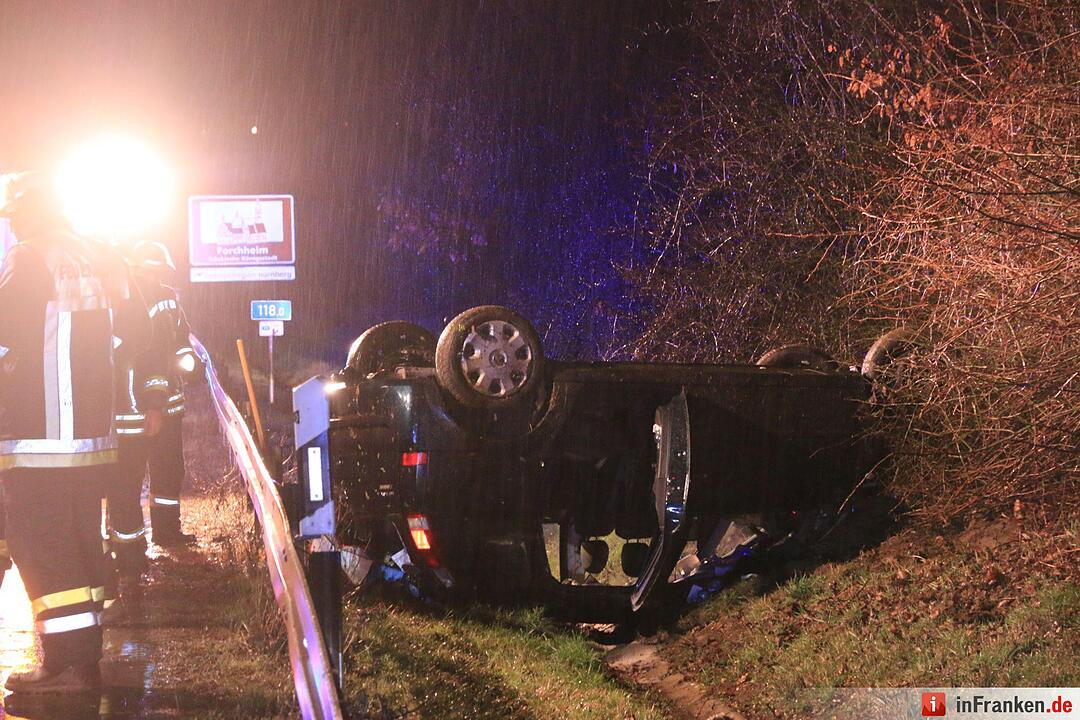 Auto überschlägt sich auf A73 bei Eggolsheim