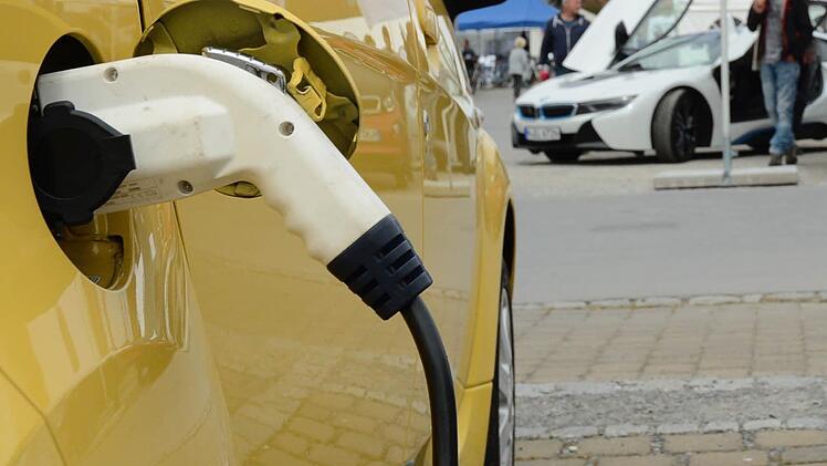 Der Ausbau der Ladeinfrastruktur für Elektroautos in der Kreisstadt wie in ganz Deutschland wird ebenfalls Thema bei der Fahrzeugschau Elektromobilität sein. Foto: Stefan Kritzer