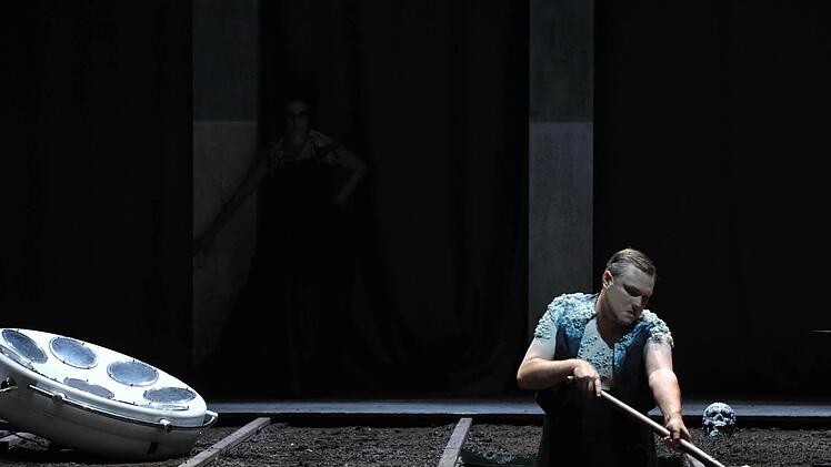 Szene aus Beethovens "Fidelio" am Landestheater Coburg in der Neuinszenierung von Rudolf FreyFoto: Andrea Kremper