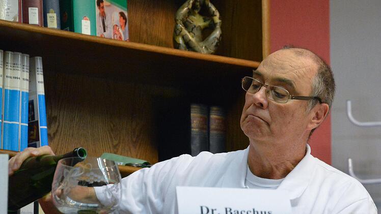 Dr. Bacchus ist überzeugt, dass der Fränkische Wein eine medizinische Wirkung hat. Björn Hein