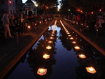 Romantische Atmosphäre beim Schein der vielen Lichter in Horsdorf Fotos: Gerda Völk