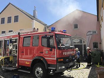 In einem Geschäft in Treuchtlingen entstand am Sonntag ein hoher Schaden durch einen Brand. Foto: NEWS5 / Goppelt