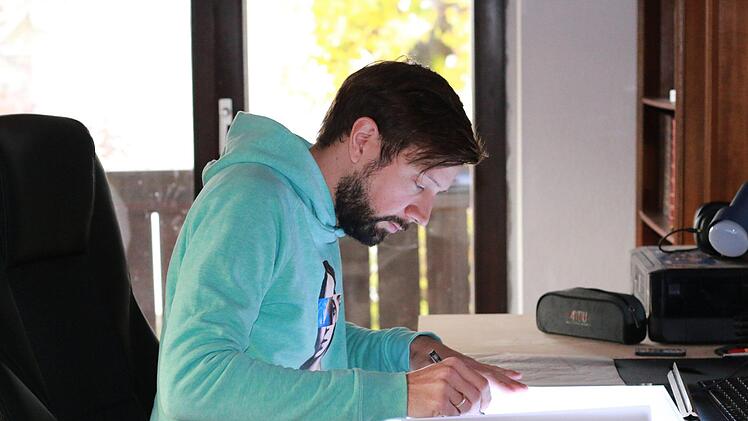 Spontane Ideen werden per Hand skizziert. Foto: Benedikt Borst