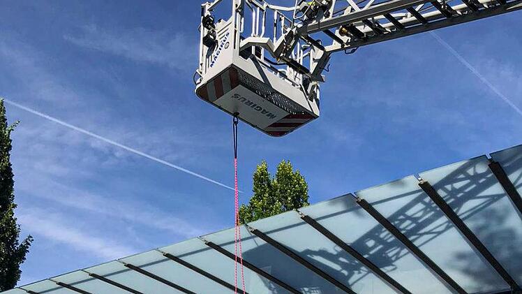 Bei der Rettung aus dem Schacht Foto: Feuerwehr Forchheim