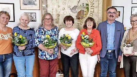 Neuwahl und Ehrungen: (von links) Dana Paech (2. Vorsitzende), Erna Schupp (30 Jahre Mitglied und frühere Vorsitzende), Herta Fischer (zehn Jahre), Lena Ney (Schriftführerin), Christa Müller (Kassiererin), Bürgermeister Harald Hofmann und Angela B...