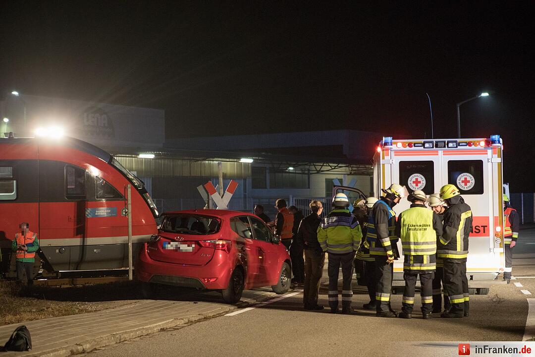 Kreis Roth: Auto kollidiert mit Regionalzug