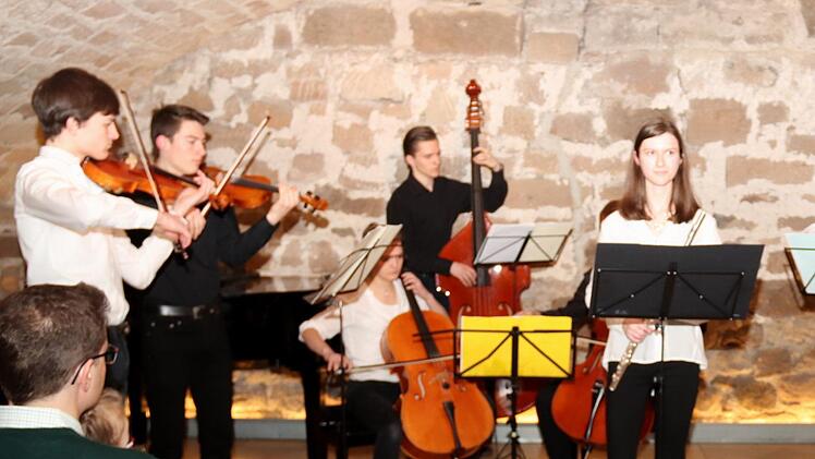 Petra Arneth (Querflöte) und das Kammerensemble  Foto: Johanna Blum