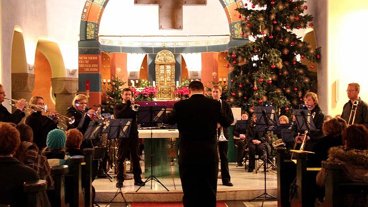 Die Trompeten und Posaunen spielen "Denn er hat seinen Engeln befohlen".  Fotos: Johanna Blum