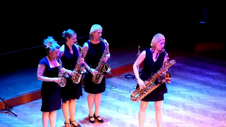 Inken Röhrs (Sopran-Saxophon), Elisabeth Flämig (Alt-Saxophon), Sigrun Krüger (Tenor-Saxophon) und Kerstin Röhn (Bariton-Saxophon).  Gerhild Ahnert
