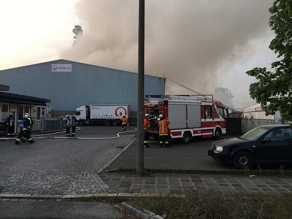 Großbrand in Nürnberg: Rauchwolken ziehen über die Stadt